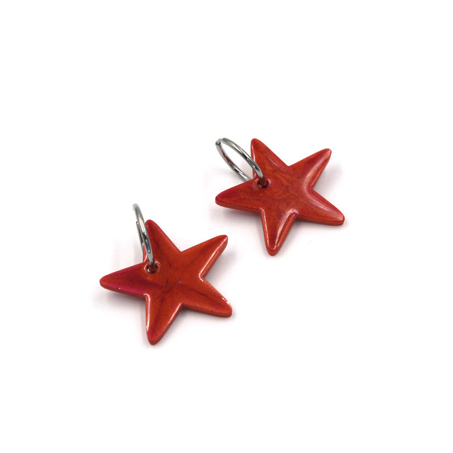 verso de boucles d'oreilles créoles étoile de mer en résine orange corail