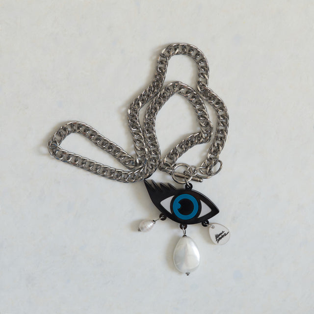 Verso du collier mauvais œil Eye Contact avec chaîne, fermoir et finitions du pendentif