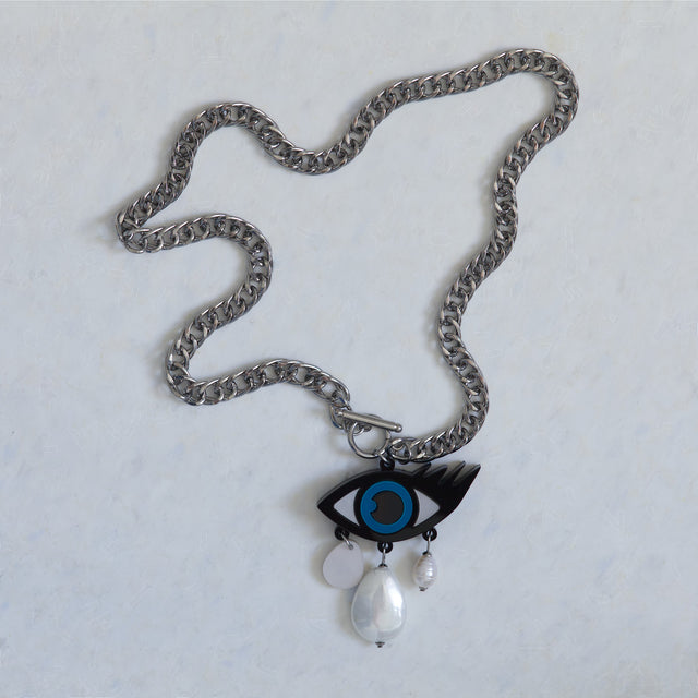 Collier statement Eye Contact déployé avec chaîne gourmette argentée et pendentif mauvais œil