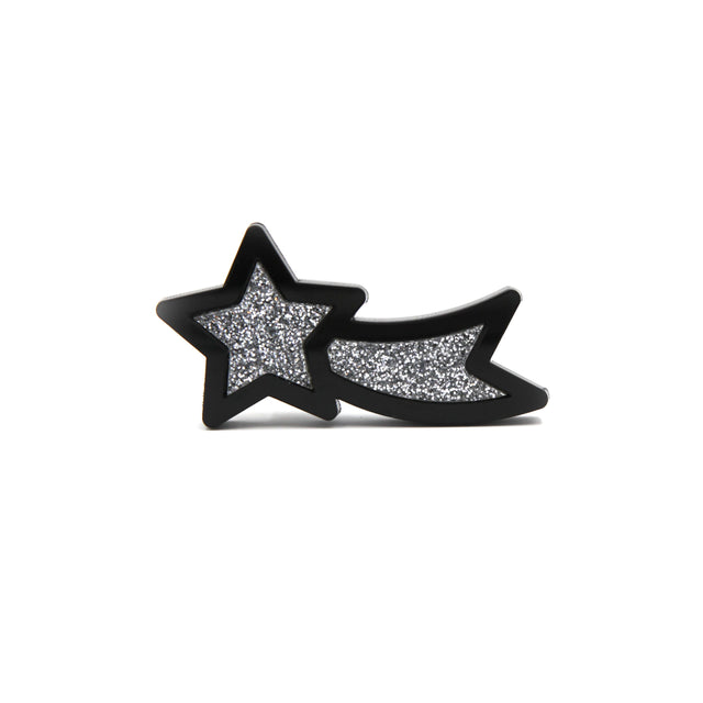 Barrette cheveux crocodile en acrylique decoupe laser, contour noir et interieur argent paillettes vu de face sur fonc blanc