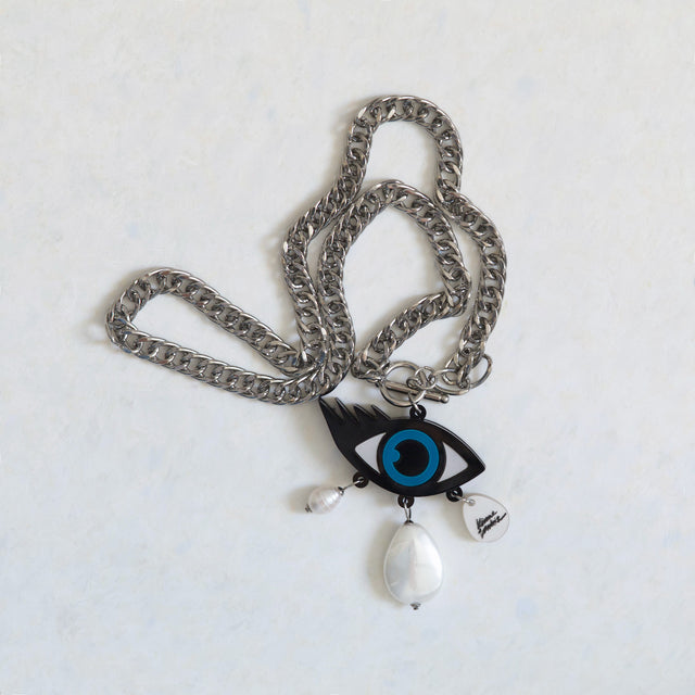 Collier statement Eye Contact déployé avec chaîne gourmette argentée et pendentif mauvais œil